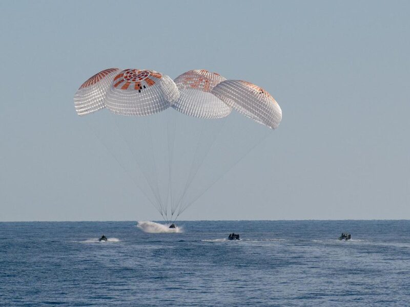 SpaceX logra éxito regreso a Tierra de dos astronautas que llevaban 9 meses en la EEI