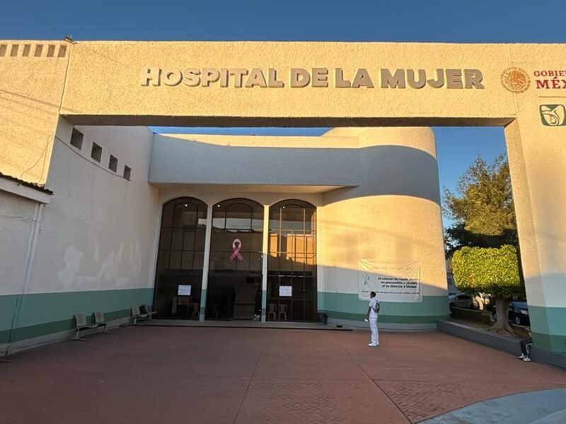 Trabajadores del Hospital de la Mujer bloquean instalaciones; exigen la destitución de directora