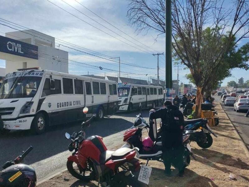 Tras manifestación de policías de Michoacán, autoridad se compromete a pagar