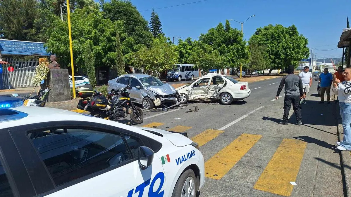 Un muerto y 3 heridos tras brutal choque y volcadura, en la Avenida Latinoamericana
