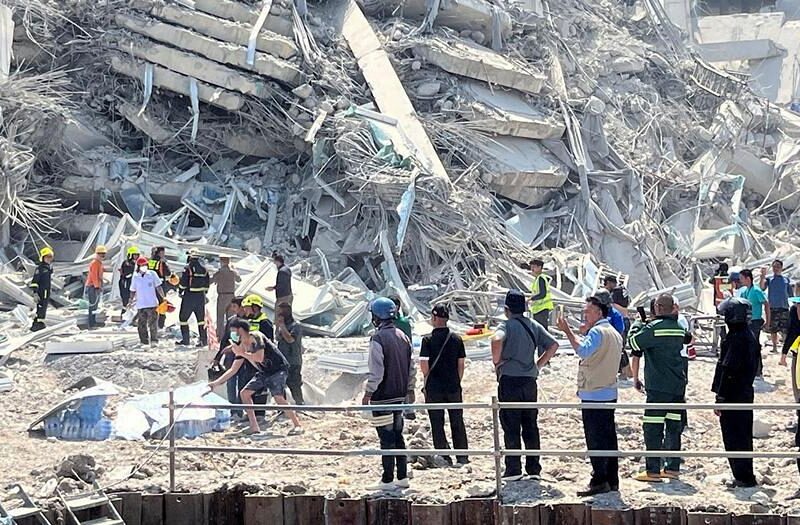 Van más de mil muertos por el terremoto en Myanmar