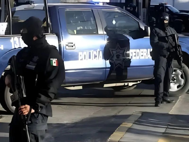 Un atentado a balazos cometido en contra del alcalde de Aquila, Michoacán, José Luis Arteaga Olivares, resueltó en varios muertos
