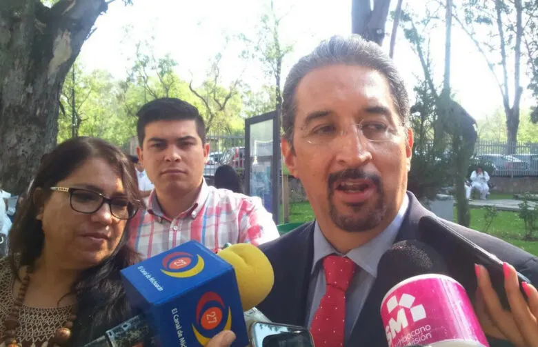 El rector de la UMSNH, Medardo Serna González confirma que no habrá nuevas plazas debido a la insuficiencia económica