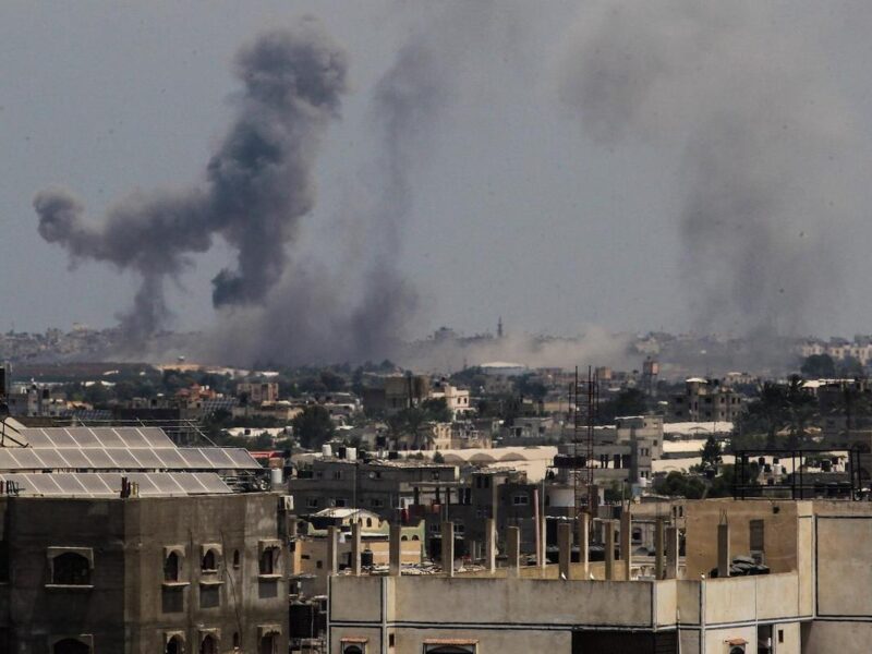 Israel bombardea aeropuertos de Damasco y Alepo en Siria