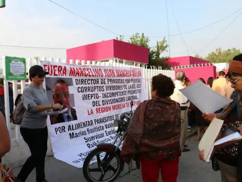 Trabajadores toman oficinas de la SEE en Michoacán por corrupción