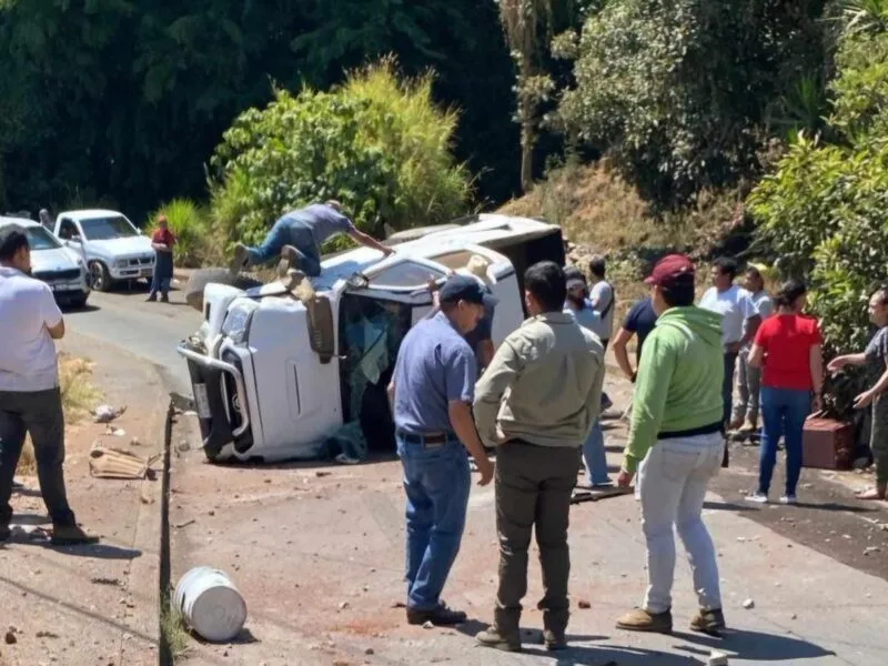 Accidente automovilístico en donde pierden la vida dos mujeres