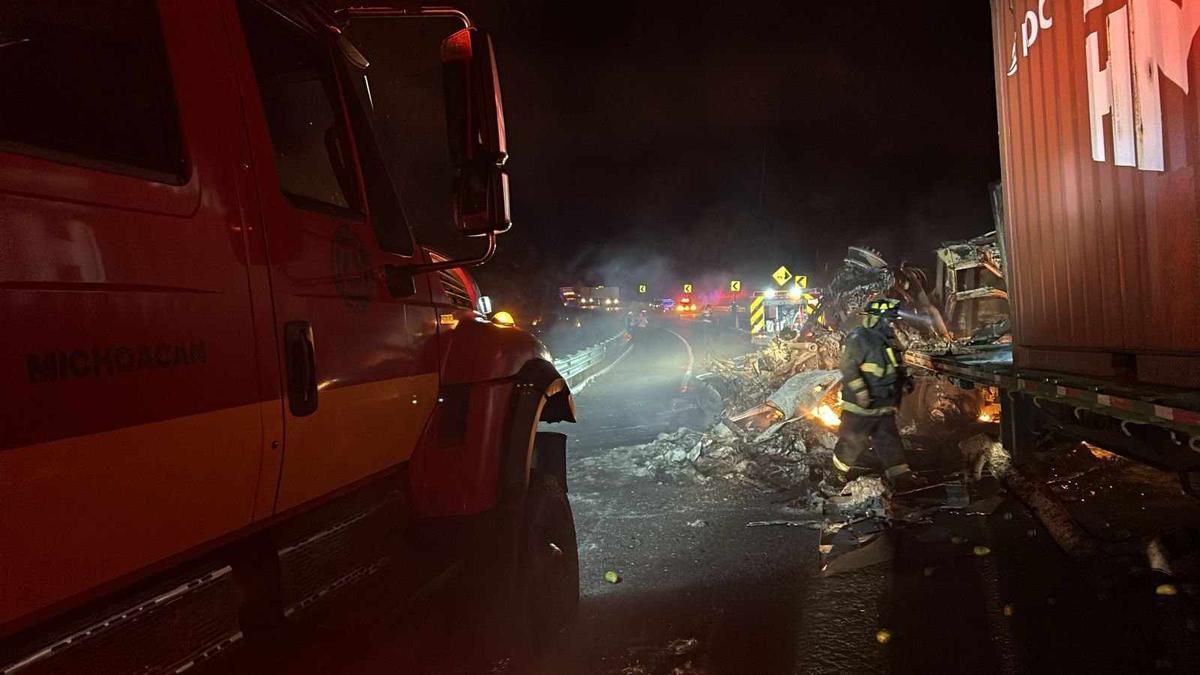 Accidente de 3 vehículos de carga en la Pátzcuaro-Cuitzeo