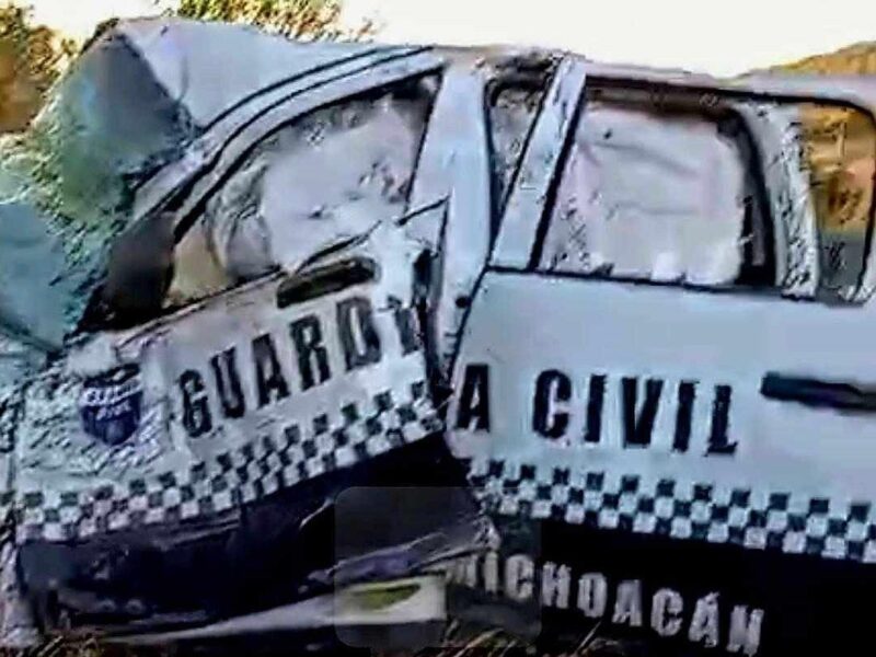 Accidente de patrulla de la GC deja 4 oficiales heridos; hallan envases de bebidas alcohólicas en la escena