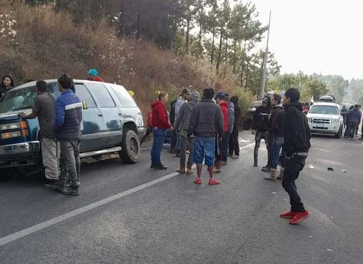 accidente en la Uruapan-Los Reyes deja 5 jornaleros heridos