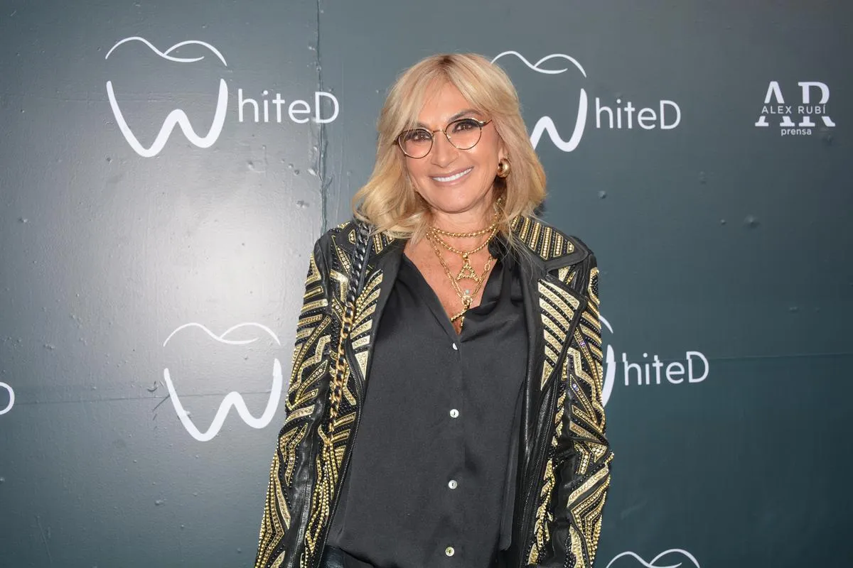 Adela Micha aclara error tras anunciar la “muerte” de Selena Gomez