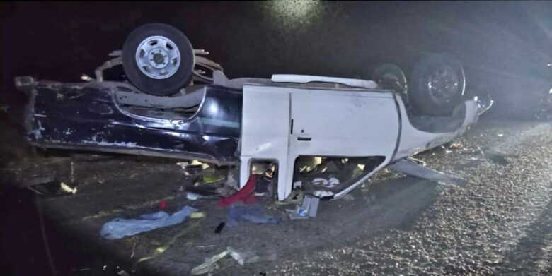 Adulto mayor muere tras volcadura de su camioneta en La Huacana