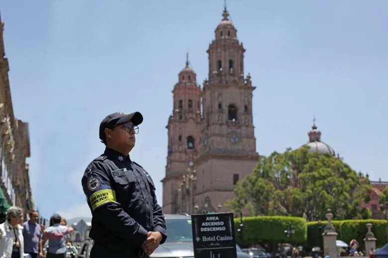 Agrupamiento Turístico preparado en idiomas y Lengua de Señas para visitantes