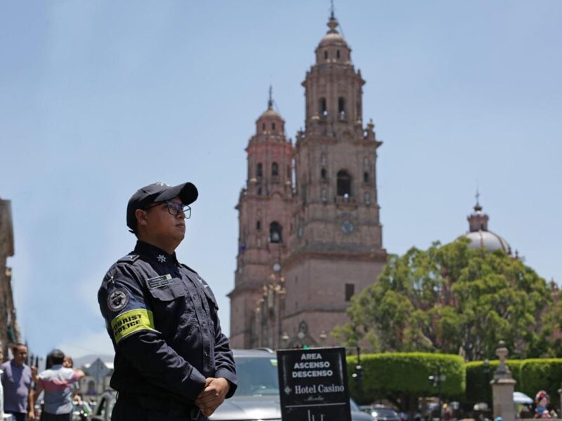 Agrupamiento Turístico preparado en idiomas y Lengua de Señas para visitantes