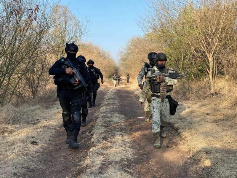 autoridades abaten a tres presuntos delincuentes en Puerta de Alambre en enfrentamiento en Apatzingán