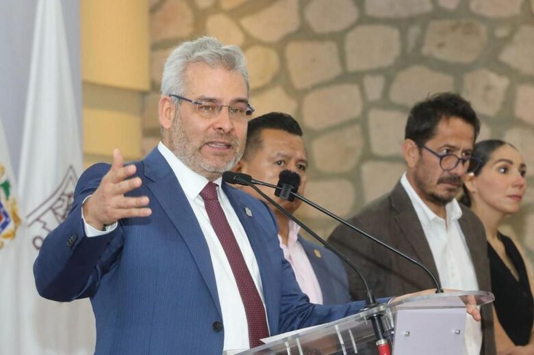 Bedolla contradice a Harfuch; vincula narcobloqueos en Michoacán a protestas de policías