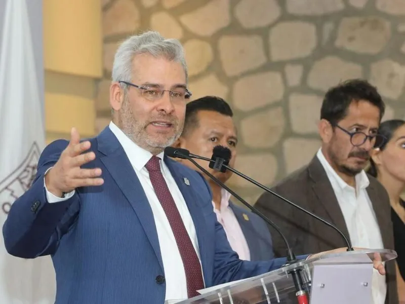 Bedolla contradice a Harfuch; vincula narcobloqueos en Michoacán a protestas de policías