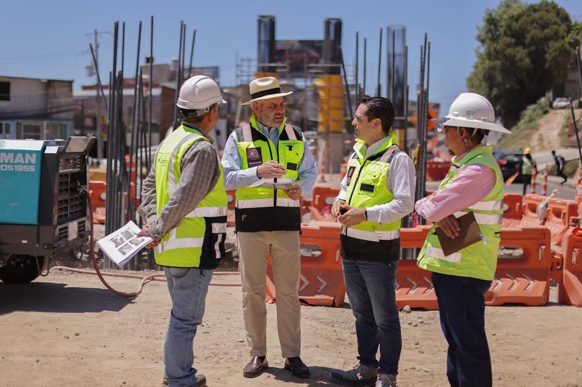 Bedolla superviso obras del distribuidor vial Zitácuaro-Maravatío
