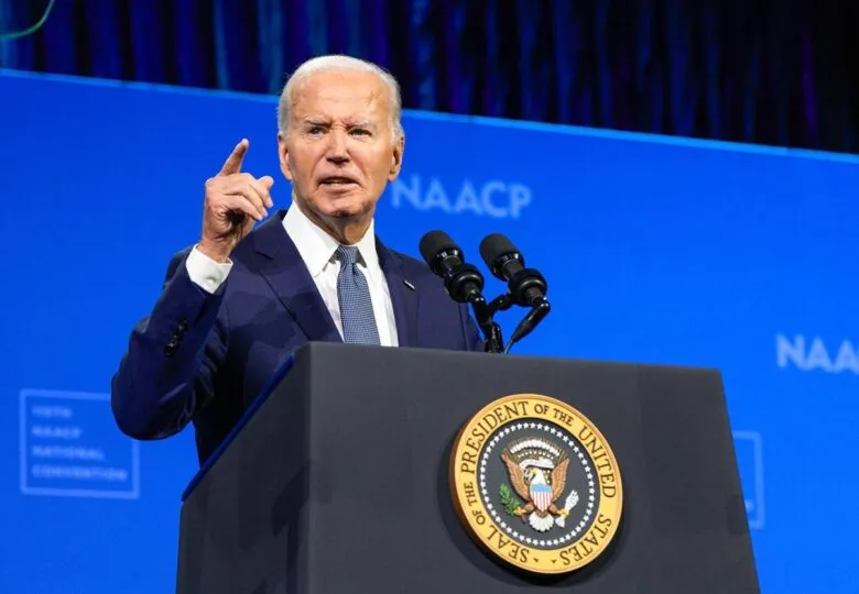 Biden asegura que Trump ha causado daño a Seguridad Social en menos de 100 días de gobierno