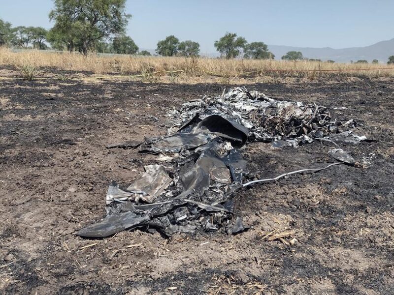Cae avioneta militar en carretera de Jalisco; dos elementos fallecieron