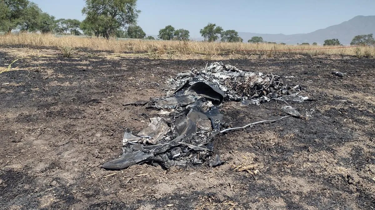 Cae avioneta militar en carretera de Jalisco; dos elementos fallecieron