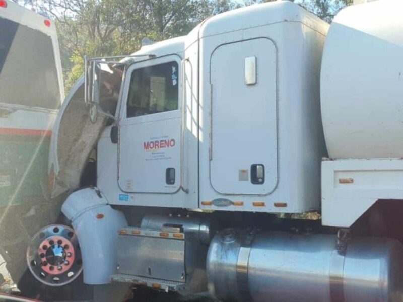 Camión pipa choca contra camión de pasajeros en la Morelia-Pátzcuaro