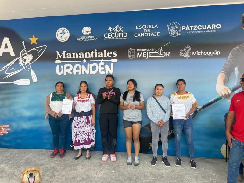 Canoistas en la Regata Nacional en Urandén