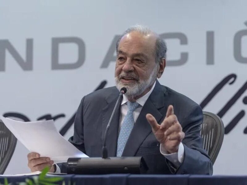 Carlos Slim pierde 19,500 millones y baja en Forbes