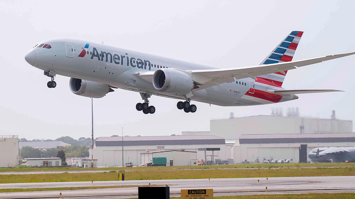 Chocan dos alas de aviones en el aeropuerto de Washington