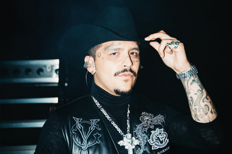 Christian Nodal revela su secreto para que no se le suba la fama
