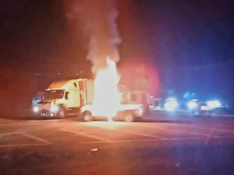 Comuneros exigen destitución de jefe tenencia con incendio de patrulla en Aranza