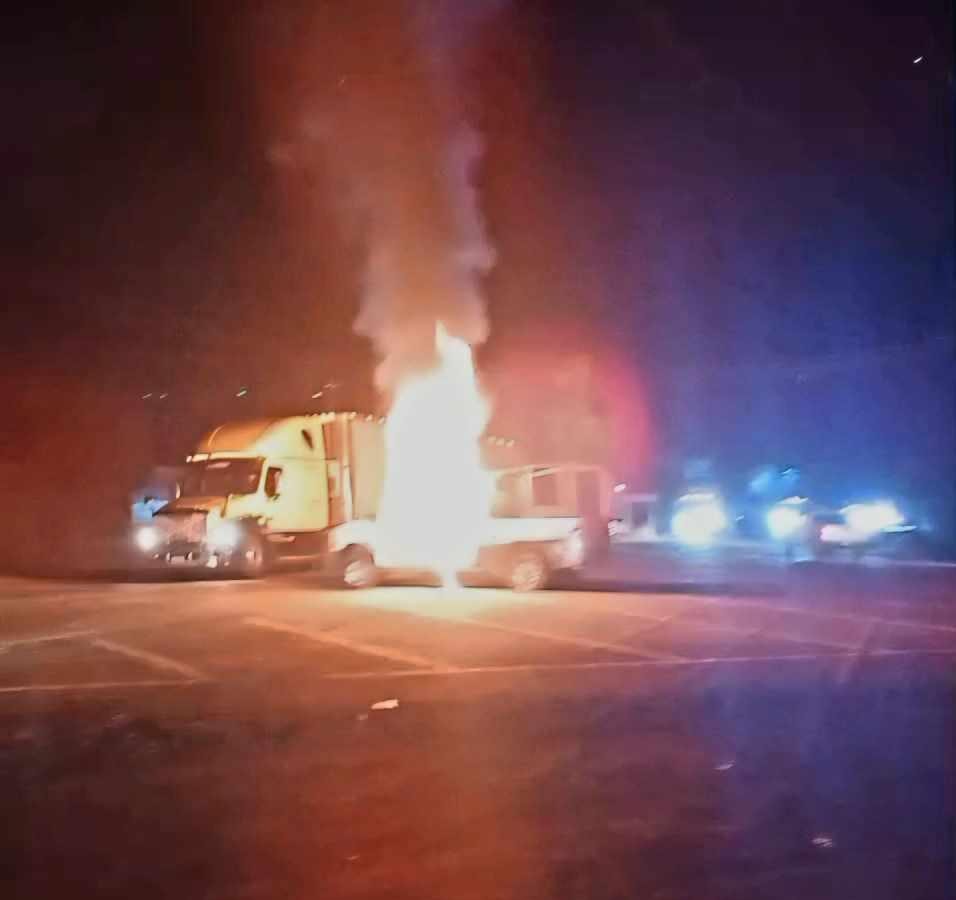 Comuneros exigen destitución de jefe tenencia con incendio de patrulla en Aranza