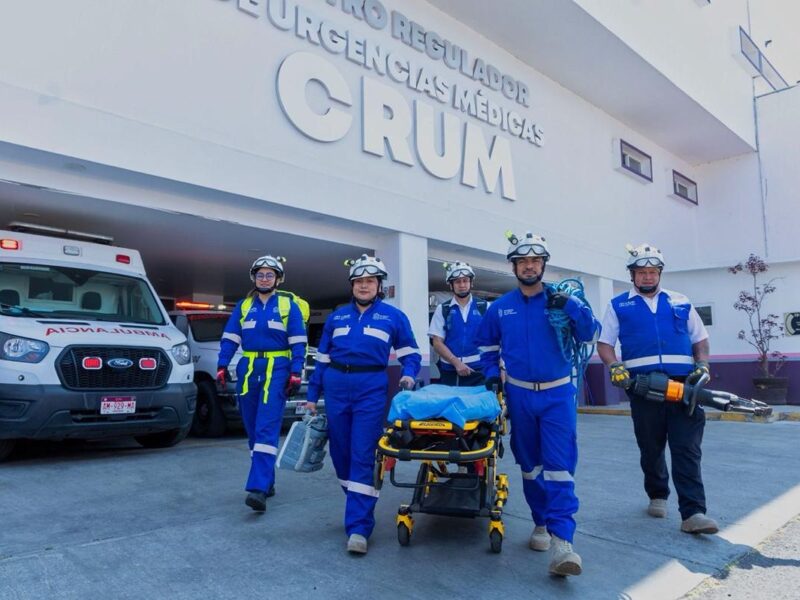 Despliega SSM ambulancias y paramédicos en la Costa Michoacana por Semana Santa