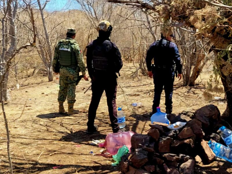 destruyen 3 puntos de vigilancia usados por criminales en Puerta de Alambre, Apatzingán