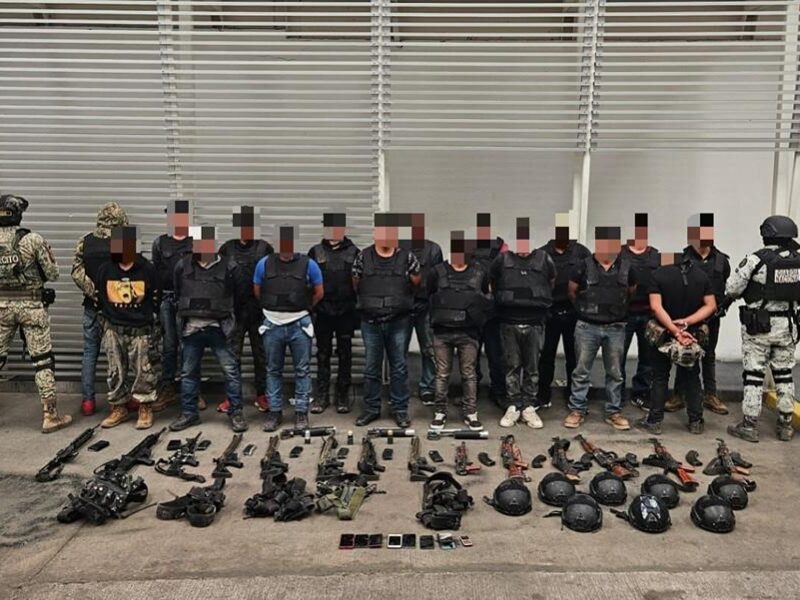 Duro golpe al crimen en Zinapécuaro: 17 detenidos y 14 armas largas aseguradas por la SSP de Michoacán y fuerzas federales