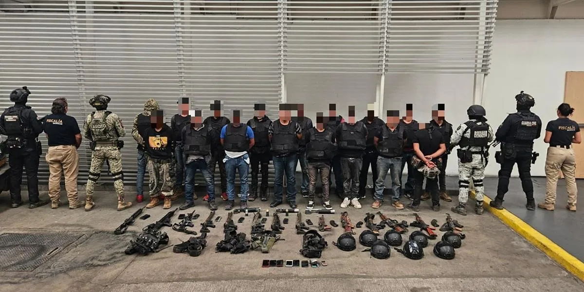 Duro golpe al crimen en Zinapécuaro: 17 detenidos y 14 armas largas aseguradas por la SSP de Michoacán y fuerzas federales
