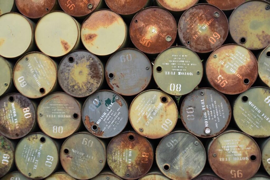 Detienen a una pareja por tráfico de petróleo desde México