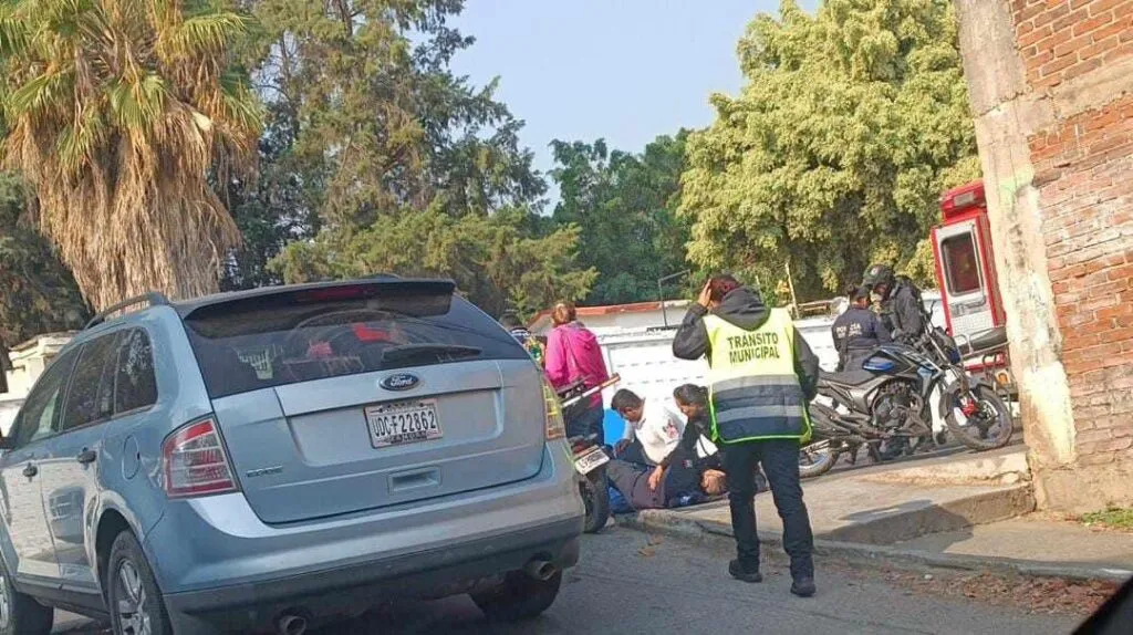 Dos motopatrulleros lesionados en distintos accidentes, en distintos puntos de Uruapan