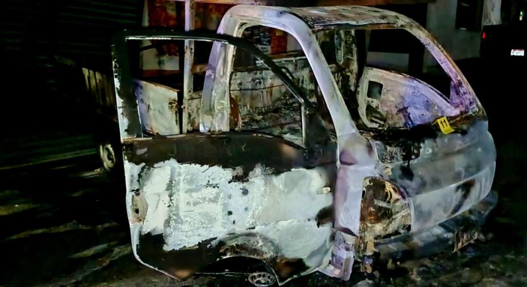 Ejecutan a 2 hombres y queman vehículo en Téjaro, Tarímbaro