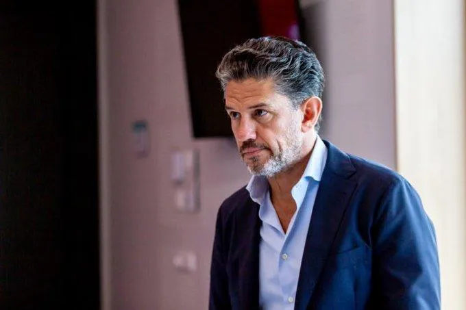 El propietario de Atlas y Santos, Alejandro N, es declarado prófugo de la justicia