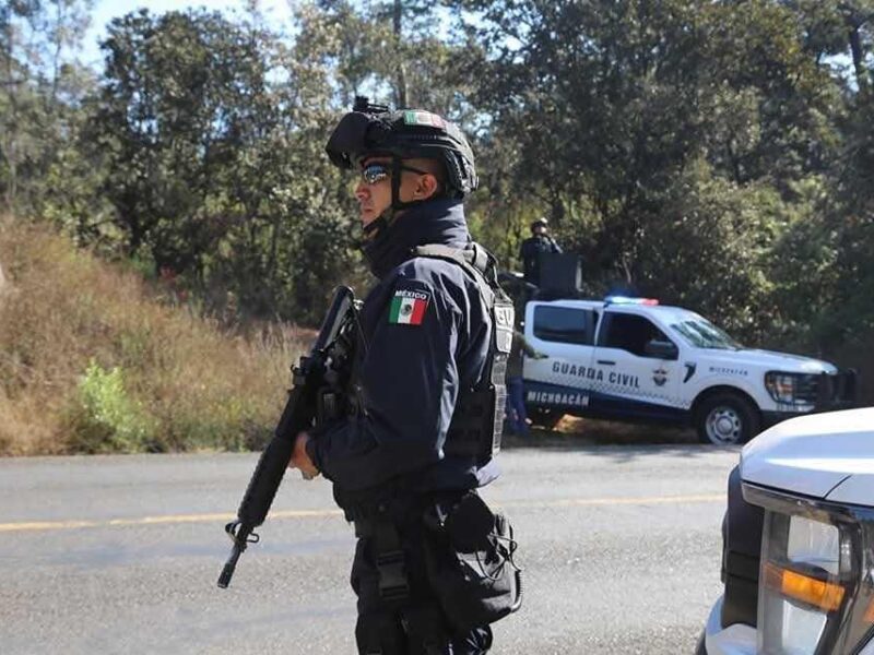 Enfrentamiento entre policías y robacarros deja un muerto y un herido en Ziracuaretiro