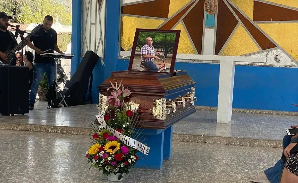 Entre impotencia, dolor y llanto dan el último adiós a Don Freddy, fallecido por explosión de mina terrestre