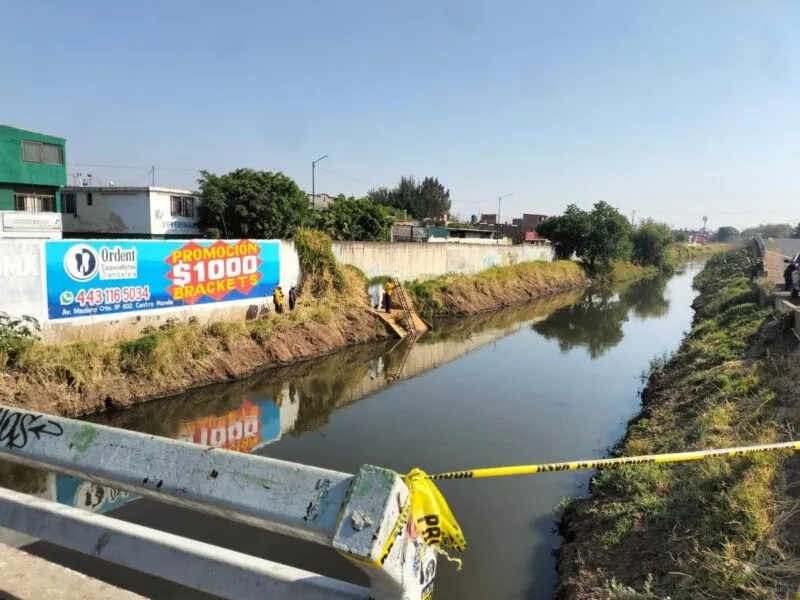 Estrangulado, es encontrado en el rió grande de Morelia