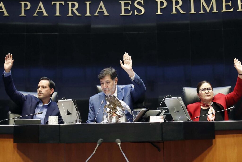 Funcionarios de CFE, Pemex y SAT podrán portar armas, aprueba el Senado-1