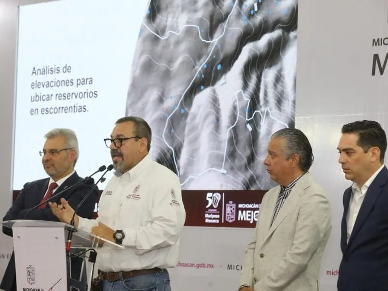 Guardián Forestal vigila ollas de agua en Michoacán
