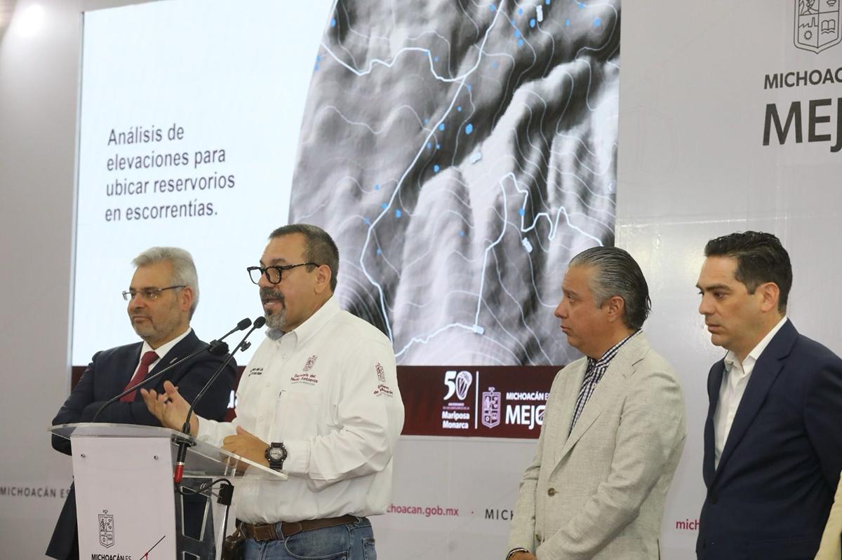 Guardián Forestal vigila ollas de agua en Michoacán