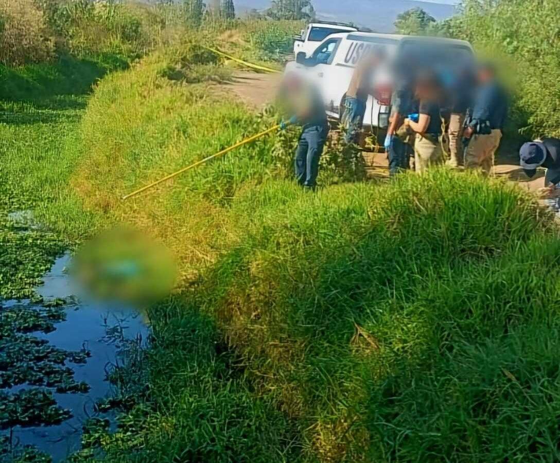 Hallan a hombre ahogado y putrefacto en canal de riego de Chucándiro