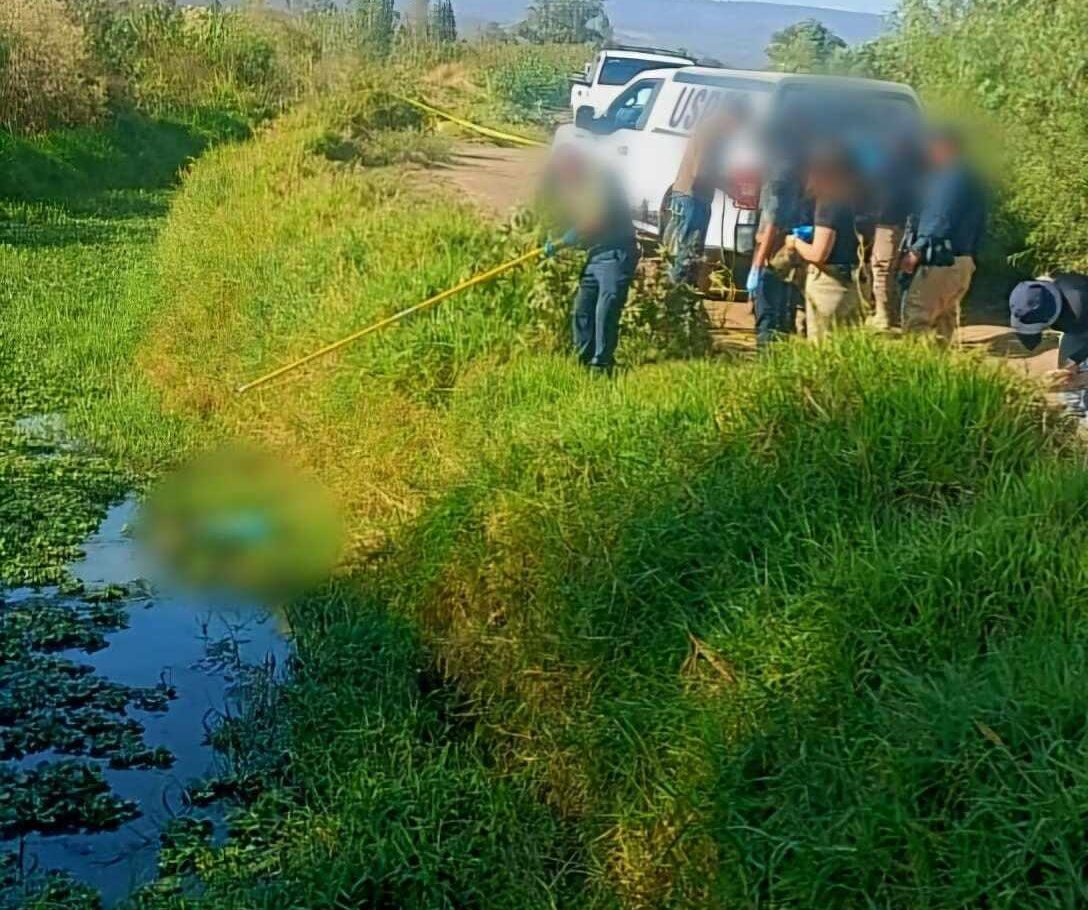 Hallan a hombre ahogado y putrefacto en canal de riego de Chucándiro