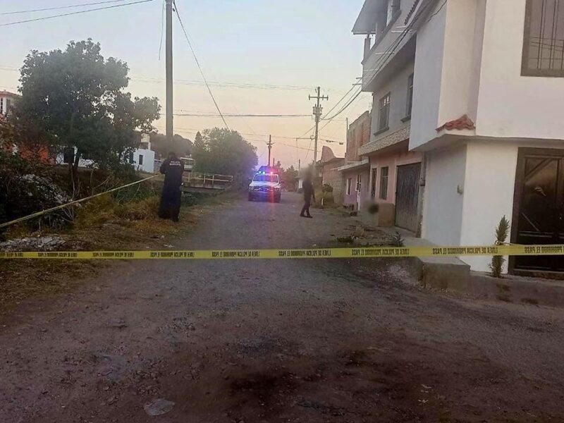 Hallan a hombre maniatado asesinado sobre una banca en la colonia Miguel Hidalgo, Tarímbaro