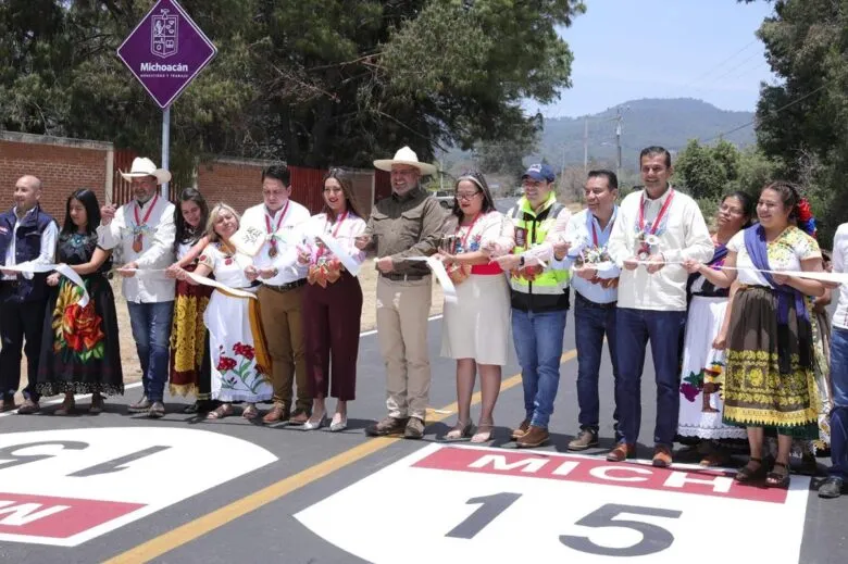 Inaugura Bedolla tramo carretero Erongarícuaro-Zacapu