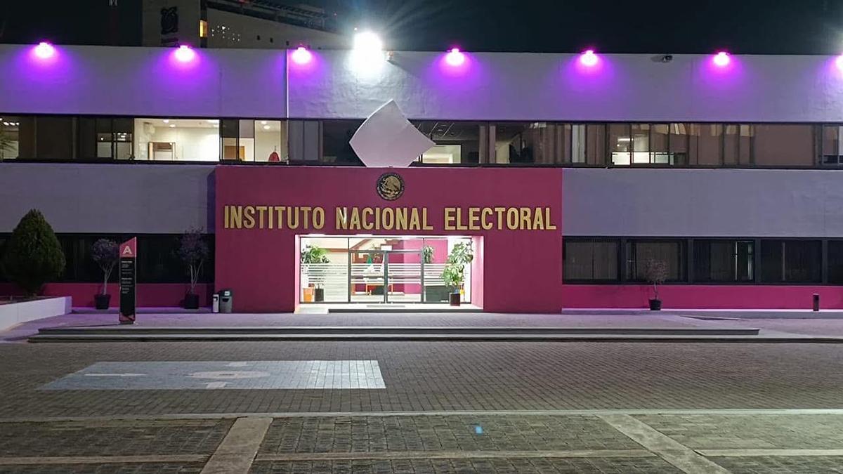 INE admite a trámite denuncia contra Yasmín Esquivel